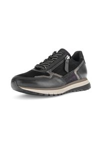 Schwarze Sportschuhe mit einem Obermaterial aus strukturiertem Leder und Wildleder, kontrastierenden Schnürsenkeln, einem seitlichen Reißverschluss und einer gepolsterten Gummisohle.