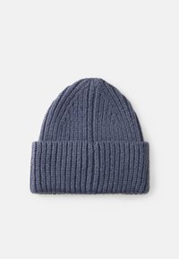 Bonnet en tricot de couleur bleu foncé, avec une texture côtelée et un revers, fabriqué à partir d'un fil épais et doux pour la chaleur.