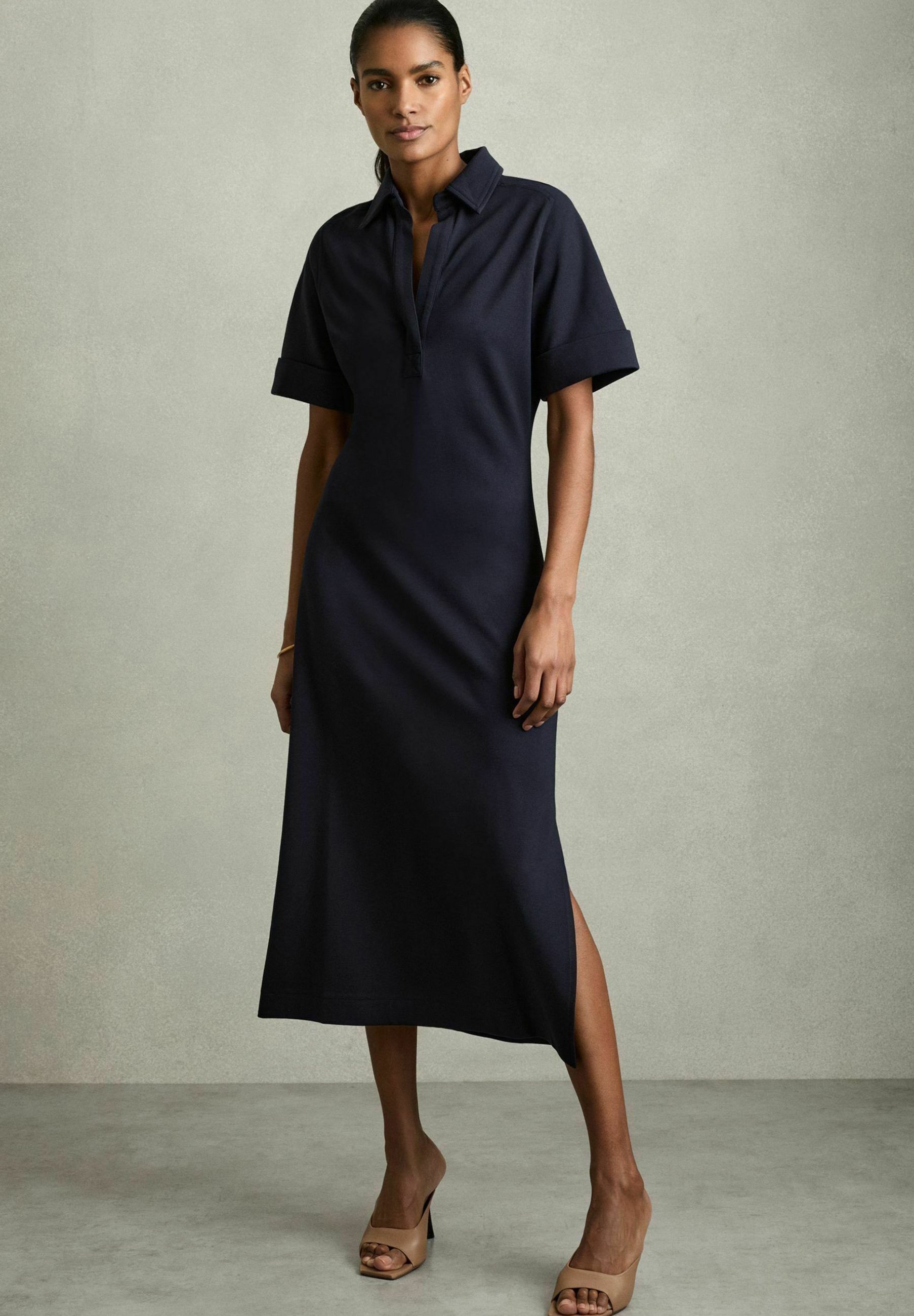 【海外限定】REISS☆スカートNavy Hallie Textured Pencil Midi Reiss Textured Pencil Midi Suit Skirt in Navy - REISS