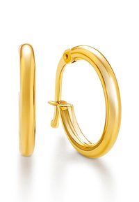 Goldene Creolen mit einer glatten, polierten Oberfläche. Rundes Design mit sicherem Klappverschluss und einer leichten Wölbung im Profil.