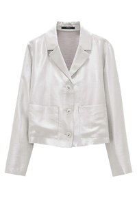 Taillierte silberne Satin-Blazerjacke mit einem Reverskragen, drei Knöpfen und zwei Vorderaschen. Glatte Textur mit einem subtilen Glanz.