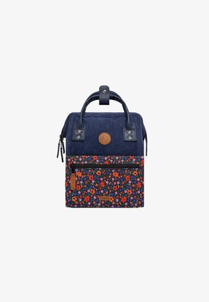 Marineblauer Cordura-Rucksack mit floralen Mustern in Rot, Pink und Lila. Verfügt über einen oberen Griff, eine vordere Reißverschlusstasche und Lederdetails.