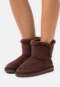 CALANDO Botas de inverno - brown