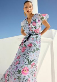 Love & Roses REGULAR FIT - PRINTED PLEATED CONTRAST TIPPING - Maxiklänning - blue floral