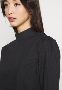 NA-KD Blusa - black