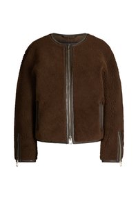 Brązowa bluza polarowa na zamek z przodu, o okrągłym dekolcie i skórzanymi akcentami. Posiada dwie zapinane na zamek boczne kieszenie oraz teksturowaną powierzchnię.