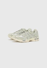 ASICS SportStyle GEL CUMULUS 16 UNISEX - Zapatillas - dried leaf green
