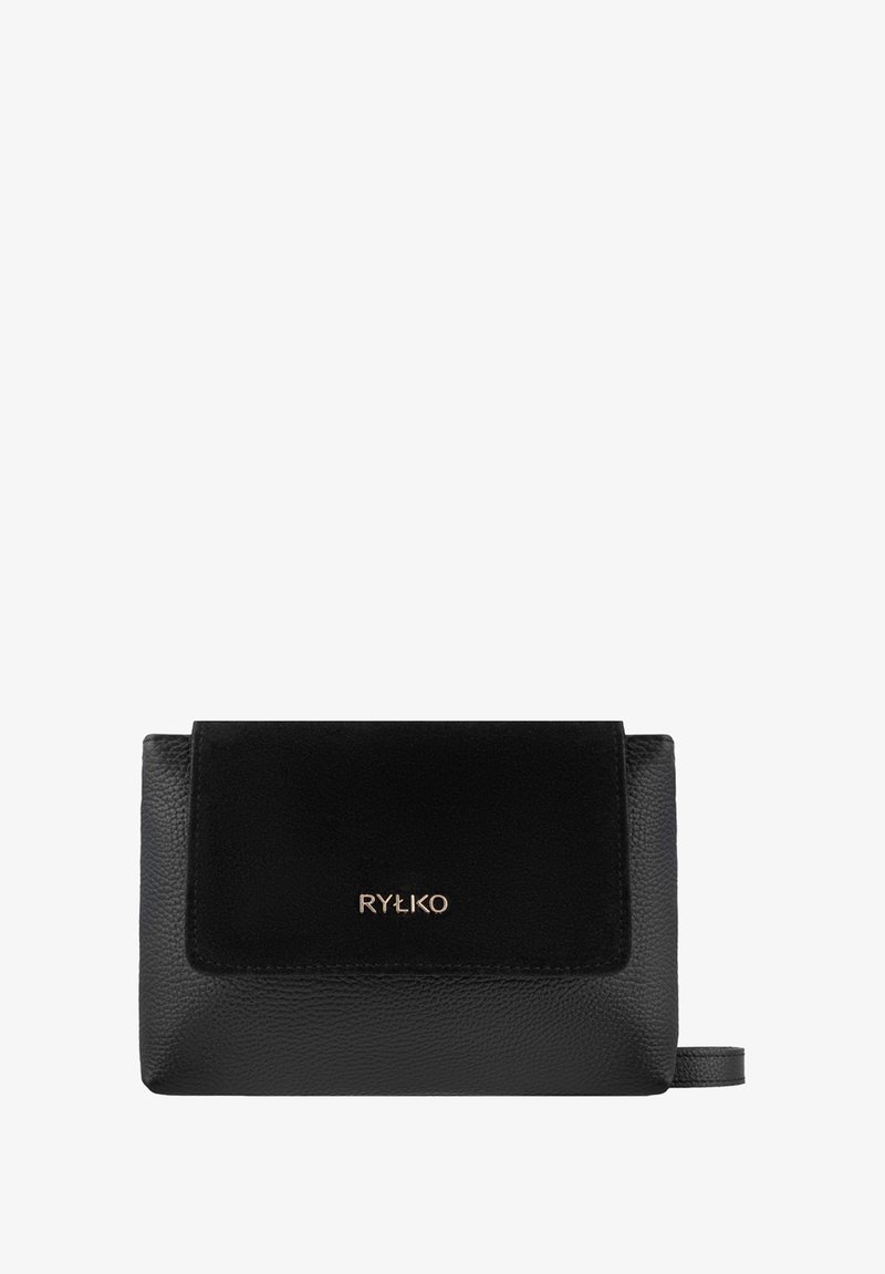 Borsa nera in pelle con un design testurizzato, chiusura a patta e logo dorato. Forma rettangolare compatta con manico per il polso.