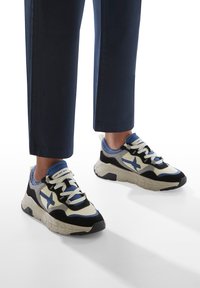 W6YZ ZAPATILLAS - Sneakers basse - grau