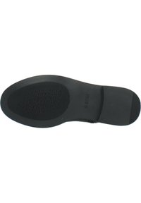 Zwarte rubberen schoenzool met een gestructureerd patroon en groeven voor grip en een glad, afgerond hielgedeelte. Gemarkeerd met "Geox."