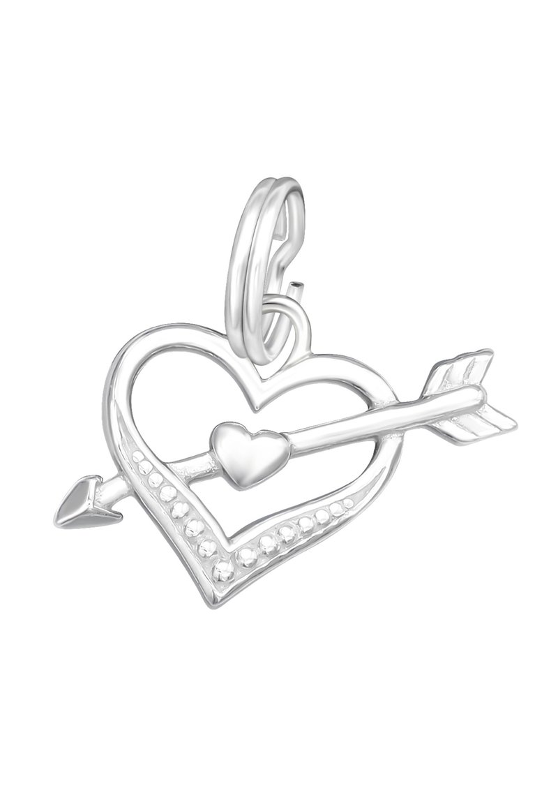 Ciondolo a forma di cuore in argento trafitto da una freccia, con piccoli dettagli a perla e un anello doppio per l'attacco alla collana.