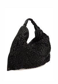 Borsa a tracolla in pelle intrecciata nera con un design morbido, caratterizzata da una forma rotonda e un manico liscio. Superficie testurizzata con un motivo di intreccio distintivo.