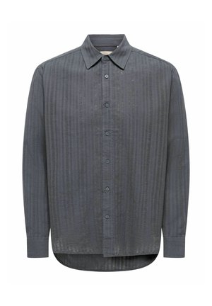 Chemise gris foncé à manches longues avec des fines rayures verticales et un col classique, présentée sur fond blanc.