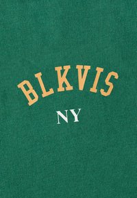 BLKVIS STATE OF MIND TEE UNISEX - Triko s potiskem - bottle green