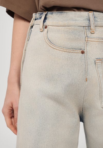 MM6 Maison Margiela PANTS POCKETS - Traperice ravnih nogavica - light blue