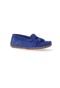 Blaue Wildleder-Mokassin-Schuhe im Mokassin-Stil mit flacher Gummisohle, runder Fußspitze, dekorativen Quasten auf dem Blatt und kontrastierenden Nähten.