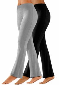 Graue und schwarze ausgestellte Leggings aus weichem Stoff, mit einer glatten Textur und einem langen Design, das für Komfort und Bewegungsfreiheit konzipiert ist.