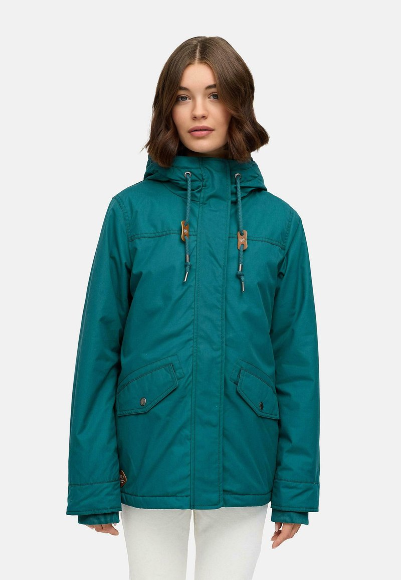 Tealfärgad vinterjacka i ett hållbart material med en avtagbar huva, justerbara dragsnören och framfickor med tryckknappar.