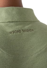 Wrong Friends SICILIA - Polotričko - green