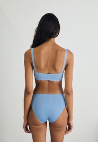 Sloggi FEEL BLISS HIGH LEG - Fecskék - azura blue