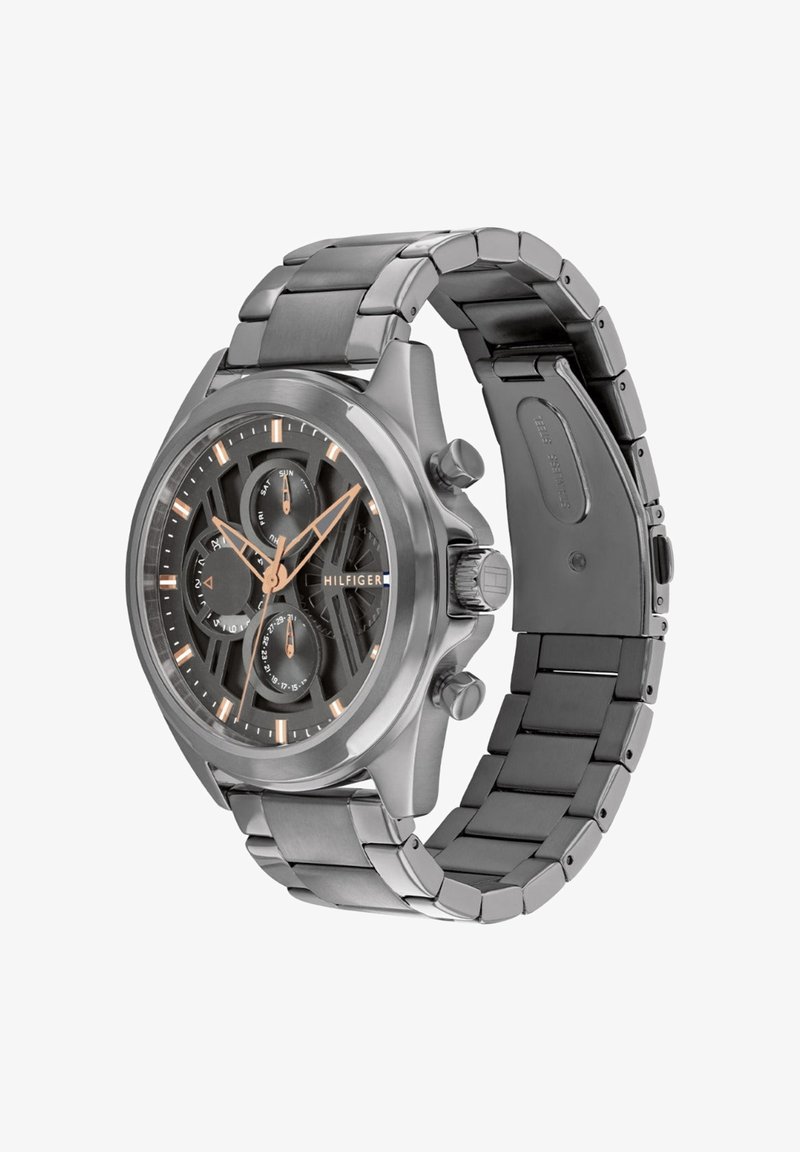 Montre-bracelet Tommy Hilfiger en acier inoxydable avec cadran noir, index des heures en or rose, trois sous-cadrans et bracelet à maillons en métal.