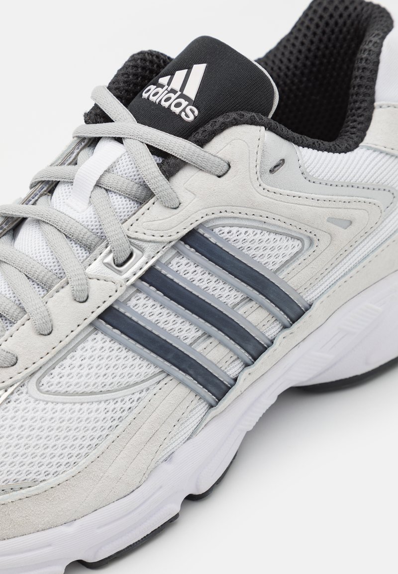 adidas men's razor m1 running shoes flipkart