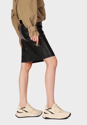 Queen Helena, X35-29 - Sneakers basse - beige
