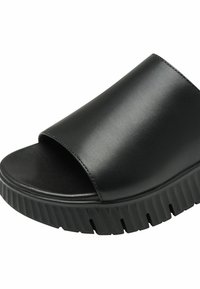 Zwarte slidensandalen met een glad leren bovenkant en een dikke, gestructureerde rubberen zool. Open teen ontwerp met een minimalistische stijl.
