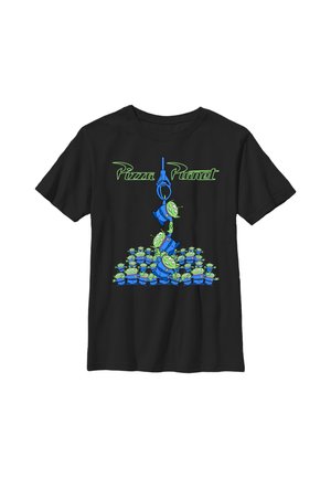 Sort T-shirt med grøn "Pizza Planet" tekst over en blå klo-maskine, der griber grønne treøjede alien-figurer fra en bunke.