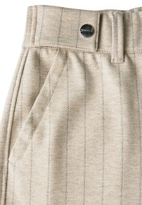 Beiga ullbyxor med ett texturerat tyg och tunna vertikala ränder. Inkluderar en metallknapp och ett strukturerat midjeband.