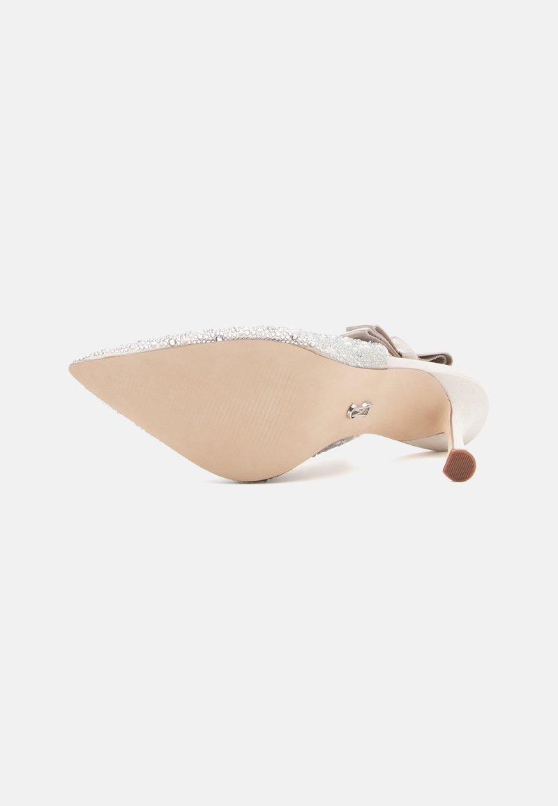 Escarpins Steve Madden Talon Aiguille 11.5 Cm En Jean Délavé Avec Pics Argentés - Taille 38 (US 7.5)