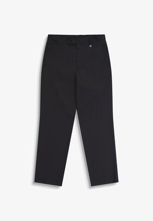 Pantalon noir sur mesure à coupe ajustée, passants pour ceinture, poches latérales, bouton avant, fermeture éclair et petit détail en métal.