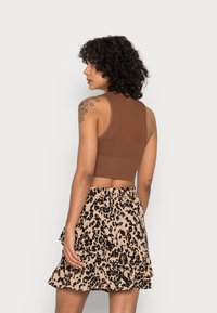 BDG Urban Outfitters JOSIE  - Topper - choc