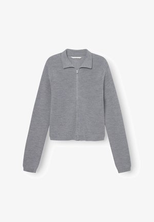 Grauer Reißverschluss-Pullover mit gerippter Textur, Kragen und langen Ärmeln. Verfügt über einen geraden Schnitt und ein dezentes, nahtloses Design.
