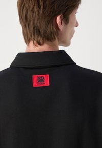 HUGO DANWYLL - Sudadera - black