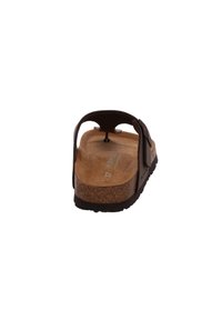 Brązowa regulowana sandał z korkową wkładką, płaską czarną podeszwą i bez obcasa. Charakteryzuje się otwartym tyłem, projektem palca i teksturowaną wkładką.