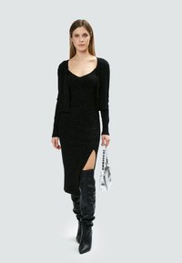 INFLUENCER A-Linien-Rock - black