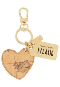 Portachiavi a forma di cuore realizzato in pelle beige con stampa della mappa. Gancio in metallo dorato e etichetta con il marchio "1ª CLASSE" attaccata.