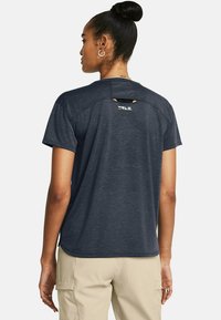 Under Armour SHORT SLEEVES TRAIL RUN - Spordi T-särk - downpour gray