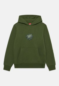 Haut à capuche vert olive en matériau doux, avec une poche frontale et un logo graphique texturé sur la poitrine.