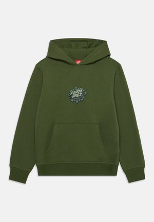 Haut à capuche vert olive en matériau doux, avec une poche frontale et un logo graphique texturé sur la poitrine.
