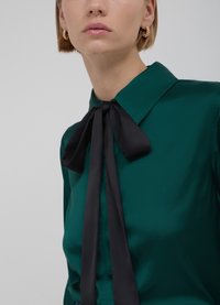 Calliope EN  AVEC NŒUD - Camicia - vert