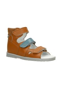 Hnědé kožené sandály s modrými akcenty, dvěma suchými zipy, otevřenou špičkou a strukturovanou gumovou podrážkou. Výřezy po stranách.