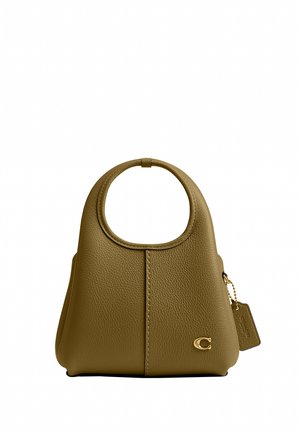 Petit sac à main en cuir vert olive avec poignée arrondie, logo doré à l'avant et étiquette en cuir attachée sur fond blanc.