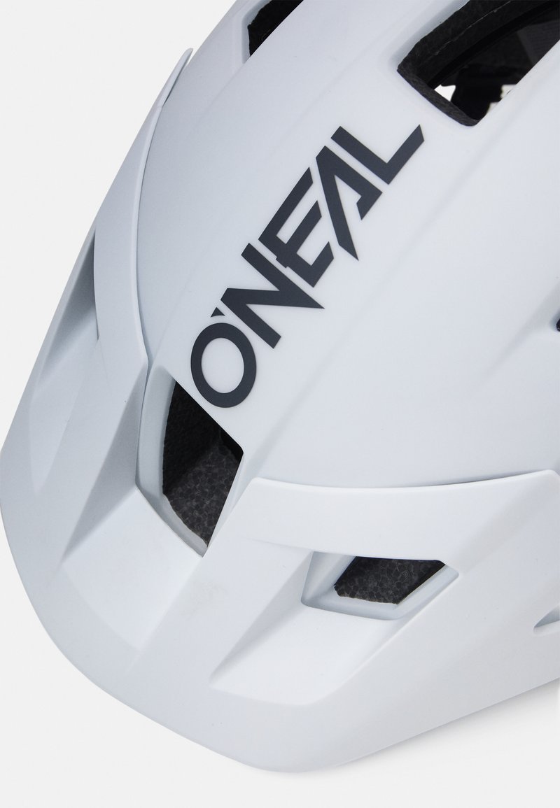 Herren Bälle & Schläger | O'Neal DEFENDER HELMET SOLID Helm white/gray/weiß - WN57817 Herren Bälle & Schläger | O'Neal DEFENDER HELMET SOLID Helm white/gray/weiß - WN57817