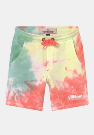 Shorts tie-dye multicolores avec des teintes de vert, jaune et rouge. Taille élastique avec cordon de serrage corail et poches latérales. Détail logo Vingino.
