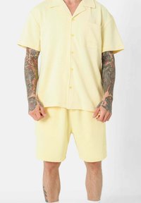 Unselected, yellow