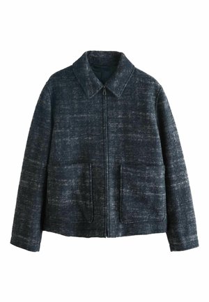 Jachetă zip-up de culoare gri închis, cu guler, mâneci lungi și două buzunare mari în față, confecționată dintr-un material texturat asemănător lânei.