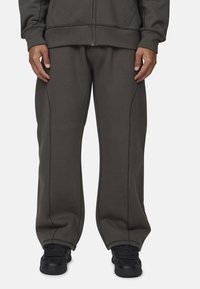 Wybrany, gunmetal