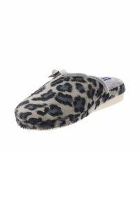 Zapatilla de casa con estampado de leopardo en gris, que presenta una textura de piel suave, punta redonda y un lazo decorativo en el lateral. Suela plana.